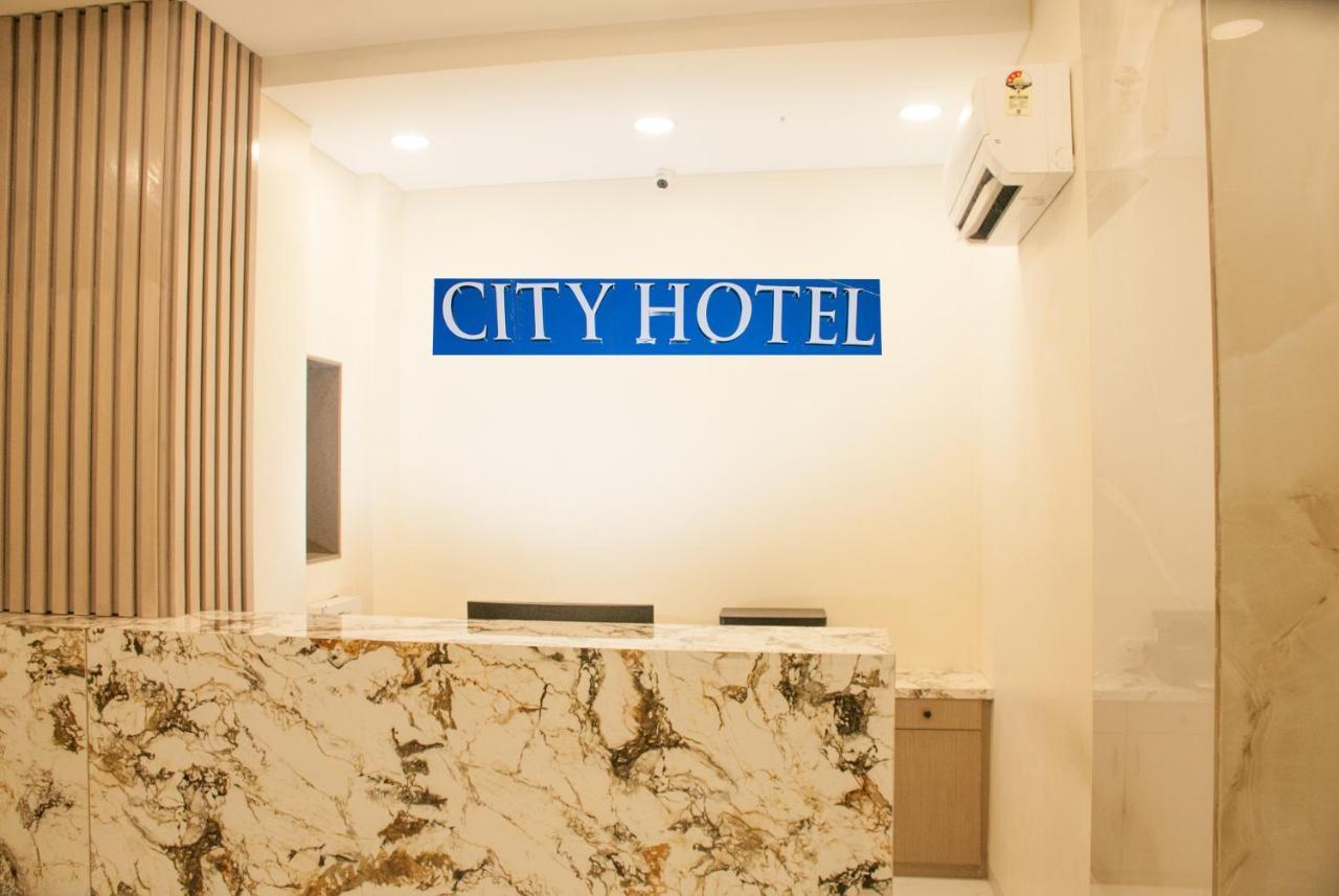 City Hotel Mumbai  Buitenkant foto