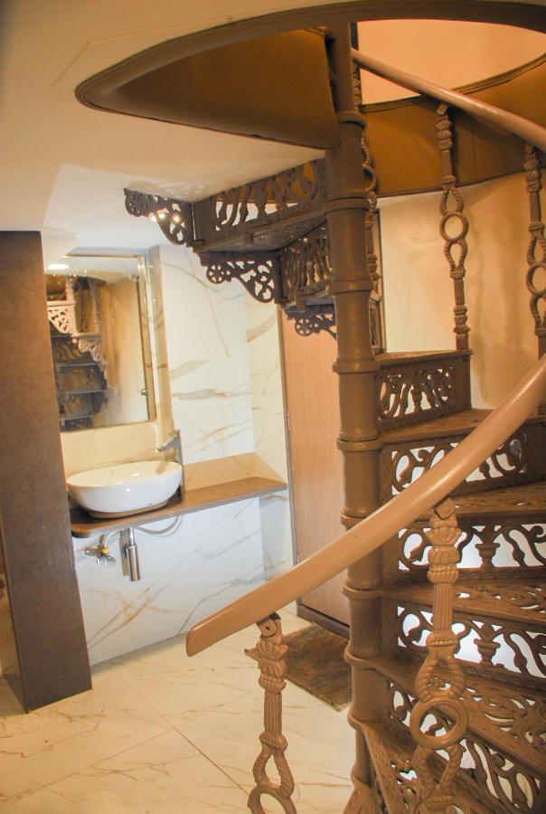 City Hotel Mumbai  Buitenkant foto