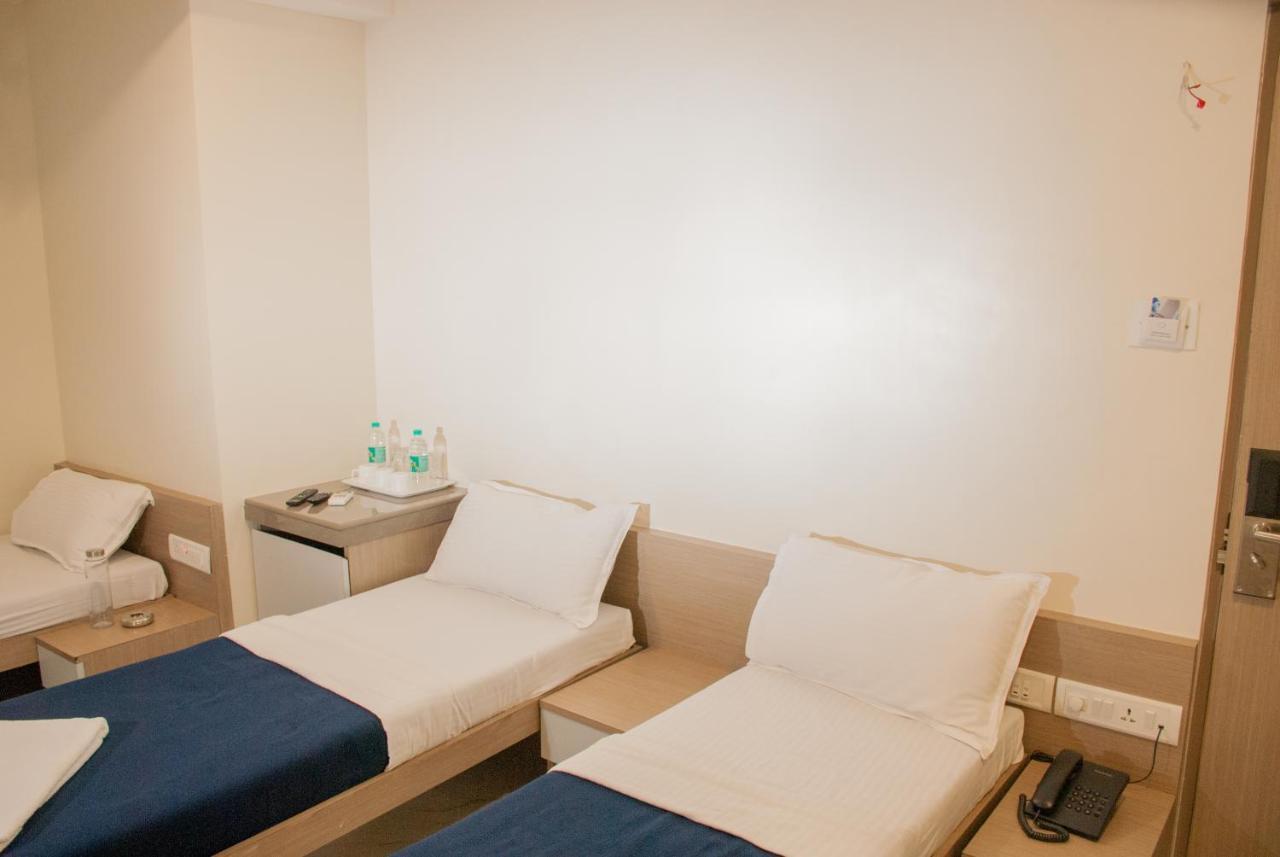 City Hotel Mumbai  Buitenkant foto
