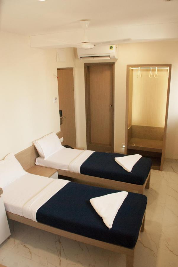 City Hotel Mumbai  Buitenkant foto