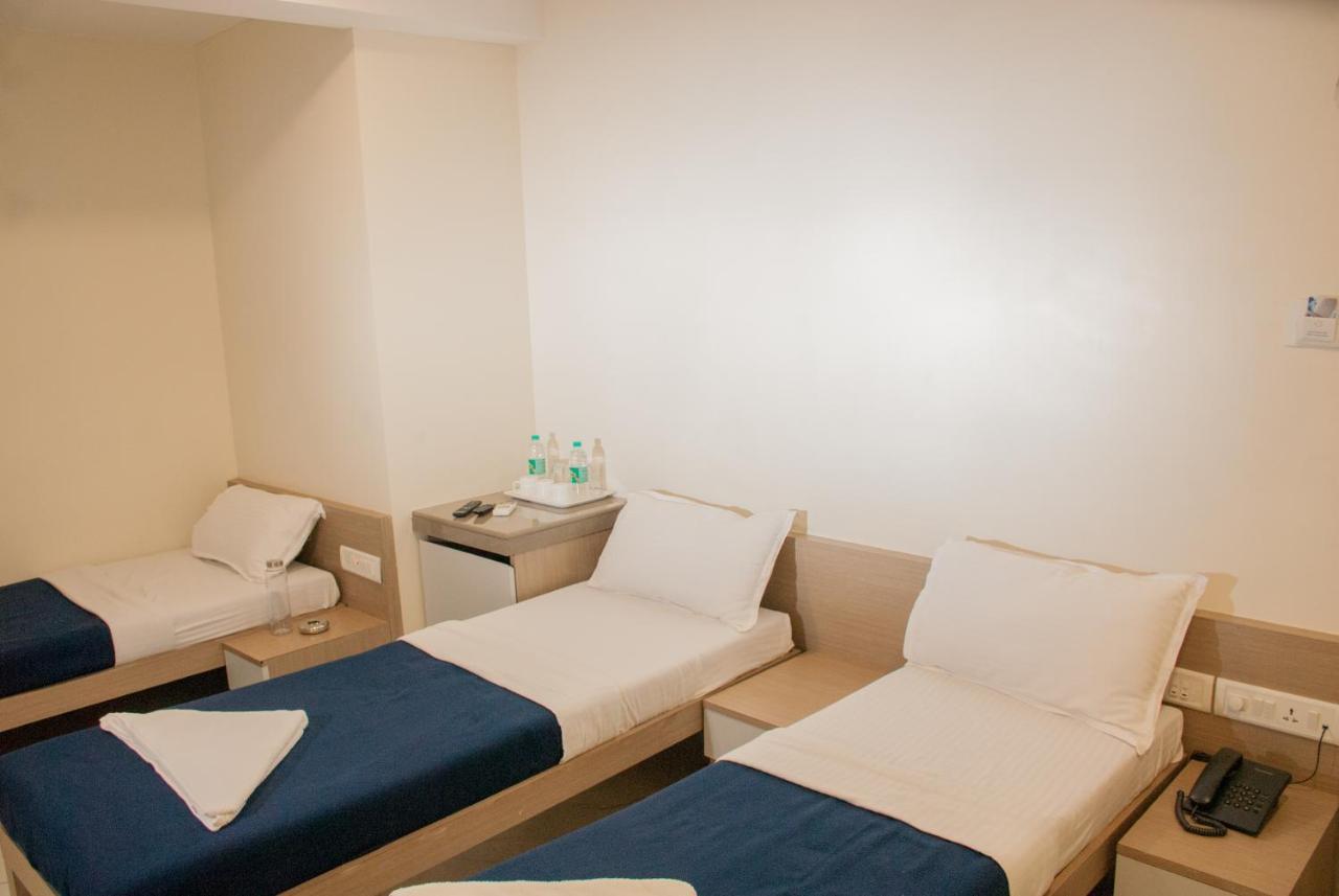City Hotel Mumbai  Buitenkant foto