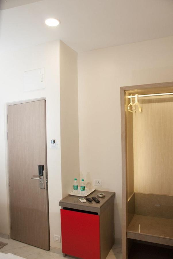 City Hotel Mumbai  Buitenkant foto